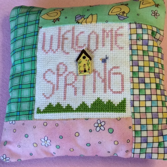 FINAL SALE PRICE 2 Vintage Table Runners + Sm. Spring Pillow - Picture 2 of 11